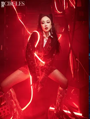 钟丽缇性感美艳光影写真图片_5