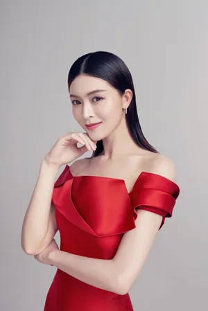 文咏珊红裙优雅性感写真图片