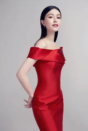 文咏珊红裙优雅性感写真图片_2