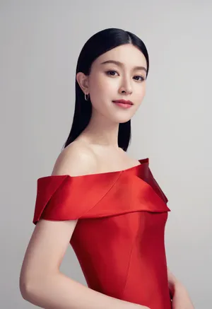 文咏珊红裙优雅性感写真图片_3