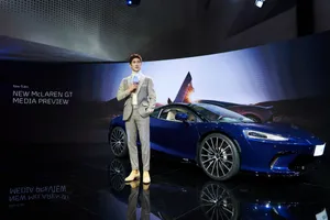 李治廷复古格纹西装帅气图片_2