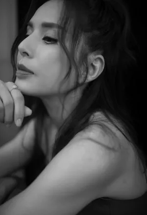 李若彤一袭红裙迷人性感写真_2