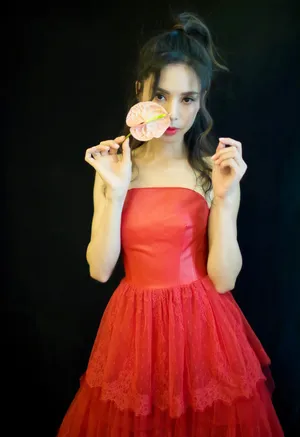 李若彤一袭红裙迷人性感写真_3