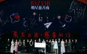 关之琳黑色高开叉礼服性感图片_4