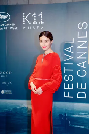 文咏珊红色长裙性感写真图片_2