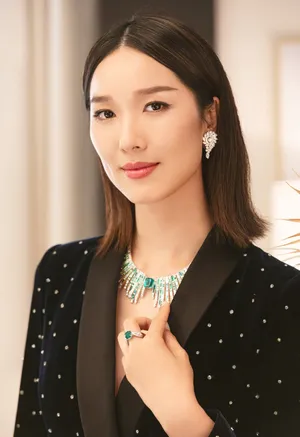 李亚男气质性感写真图片