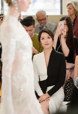 李亚男高开叉礼服长裙性感图片_3