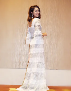 李亚男新加坡演唱会性感图片_4
