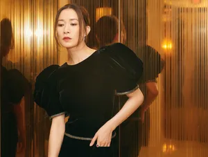 佘诗曼黑色高开叉礼裙气质性感图片第1张