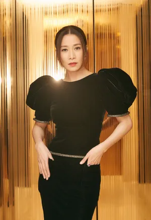 佘诗曼黑色高开叉礼裙气质性感图片_2