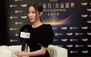 佘诗曼黑色高开叉礼裙气质性感图片_7