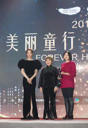 佘诗曼黑色高开叉礼裙气质性感图片_8