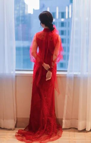 赵雅芝红色纱裙端庄美艳写真_6