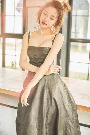 郑雅文光影柔美性感写真图片
