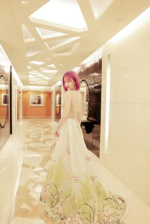 郑雅文红发甜美性感写真图片