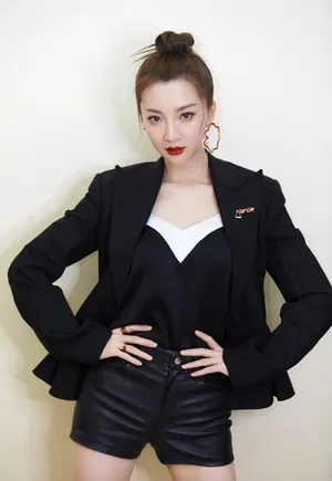 郑雅文酷美西装写真图片_4