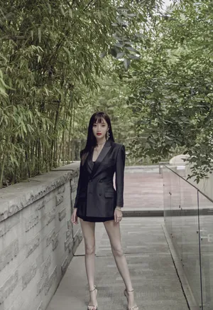 郑雅文西装短裙妩媚写真图片_2