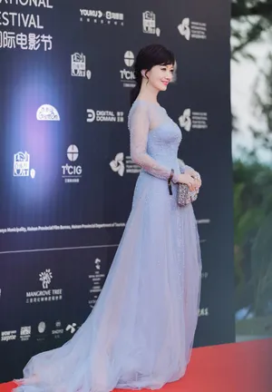 赵雅芝迷人性感活动照图片_2