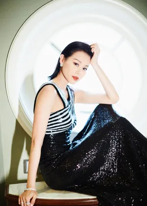 胡杏儿亮片裙性感写真图片
