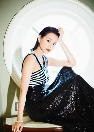 胡杏儿性感大气写真图片_2