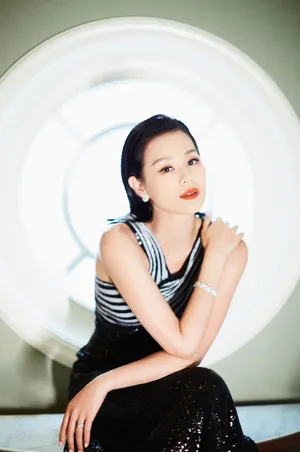 胡杏儿性感大气写真图片_3