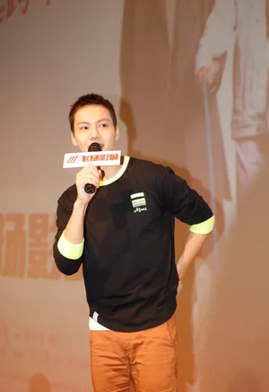 陈伟霆清爽帅气宠爱路演照图片_6