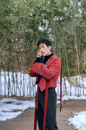 李治廷小龙虾色外套帅气写真图片_3