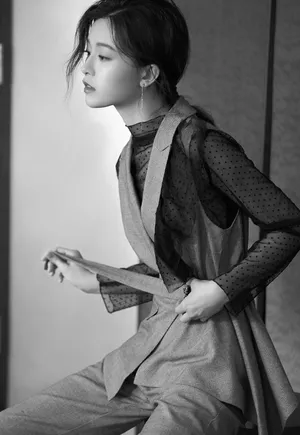 文咏珊成熟知性时尚写真图片_3