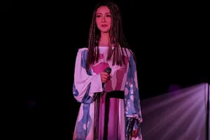 薛凯琪脏辫性感舞台照图片_6