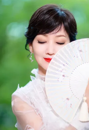 赵雅芝蕾丝配亮片裙性感气质写真_2