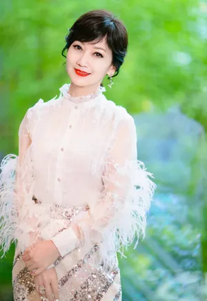 赵雅芝蕾丝配亮片裙性感气质写真_5