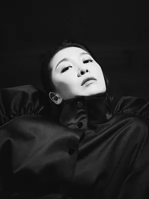 周丽淇性感光影写真图片_7