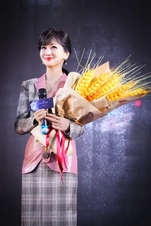 赵雅芝知性甜美活动照图片