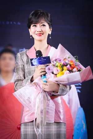 赵雅芝知性甜美活动照图片_3