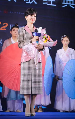 赵雅芝知性甜美活动照图片_4
