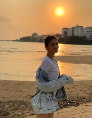 林峯女友张馨月唯美沙滩照图片