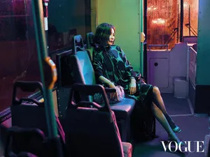 刘嘉玲性感公车大片写真图片_4