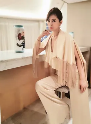 翁虹性感气质写真图片