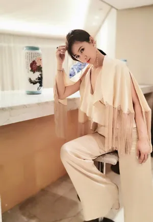 翁虹性感气质写真图片_8