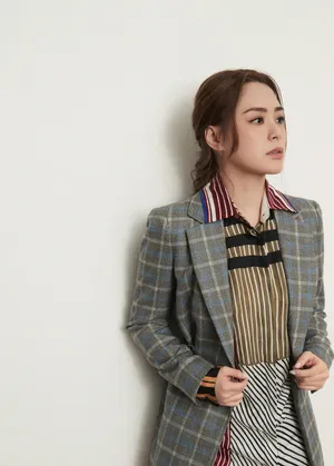 阿娇妩媚知性轻熟风性感写真_4