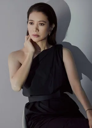 袁咏仪成熟魅力写真图片_2