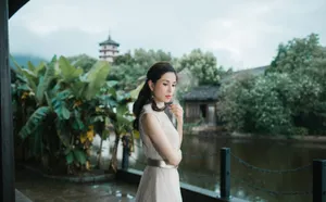李若彤温婉典雅户外写真