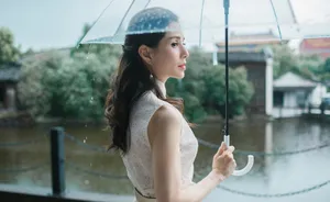李若彤温婉典雅户外写真_2