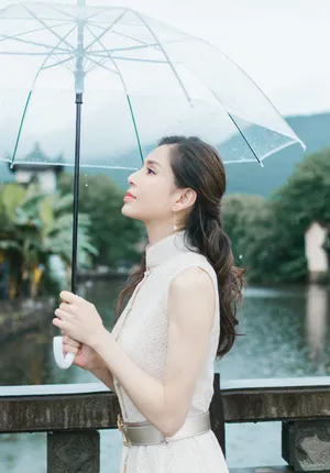 李若彤温婉典雅户外写真_3