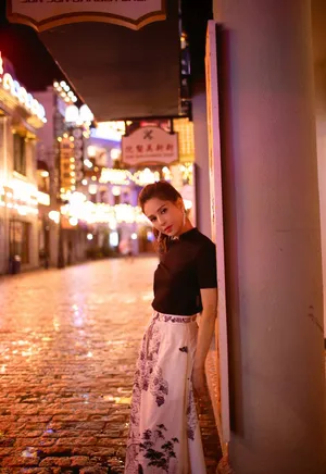 李若彤黑白配色裙性感街拍图片_2