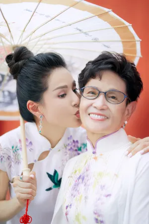李若彤旗袍性感写真图片