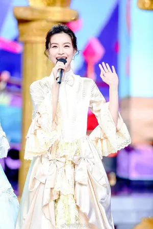 文咏珊《快乐大本营》性感图片_7