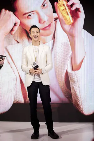 陈伟霆简约帅气品牌活动图片_7