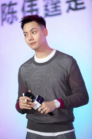 陈伟霆简约帅气活动图片