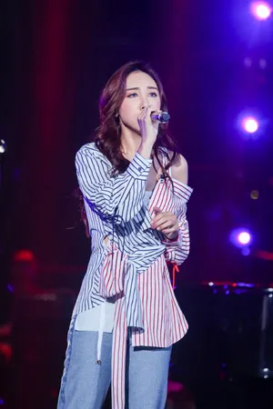 许靖韵性感优雅彩排图片_3